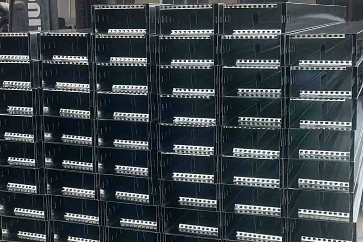 镀锌竖井隔板桥架